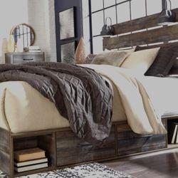 4PC Bedroom Set - Queen
