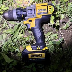 Dewalt Cordless Drill w/ Battery (Lightly Used)