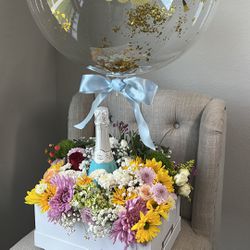 Flower balloon gift box for any occasions. Wine flower balloon gift box.