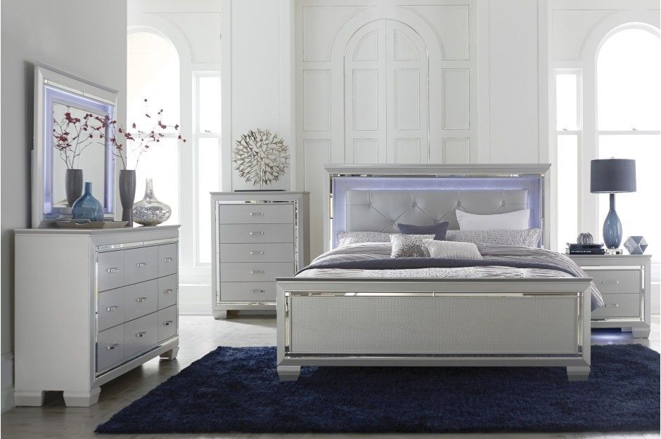 Queen Bed. 1 Nightstand 1 Dresser 1 Mirror LED