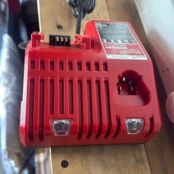 Milwaukee Charger M12 - M-18