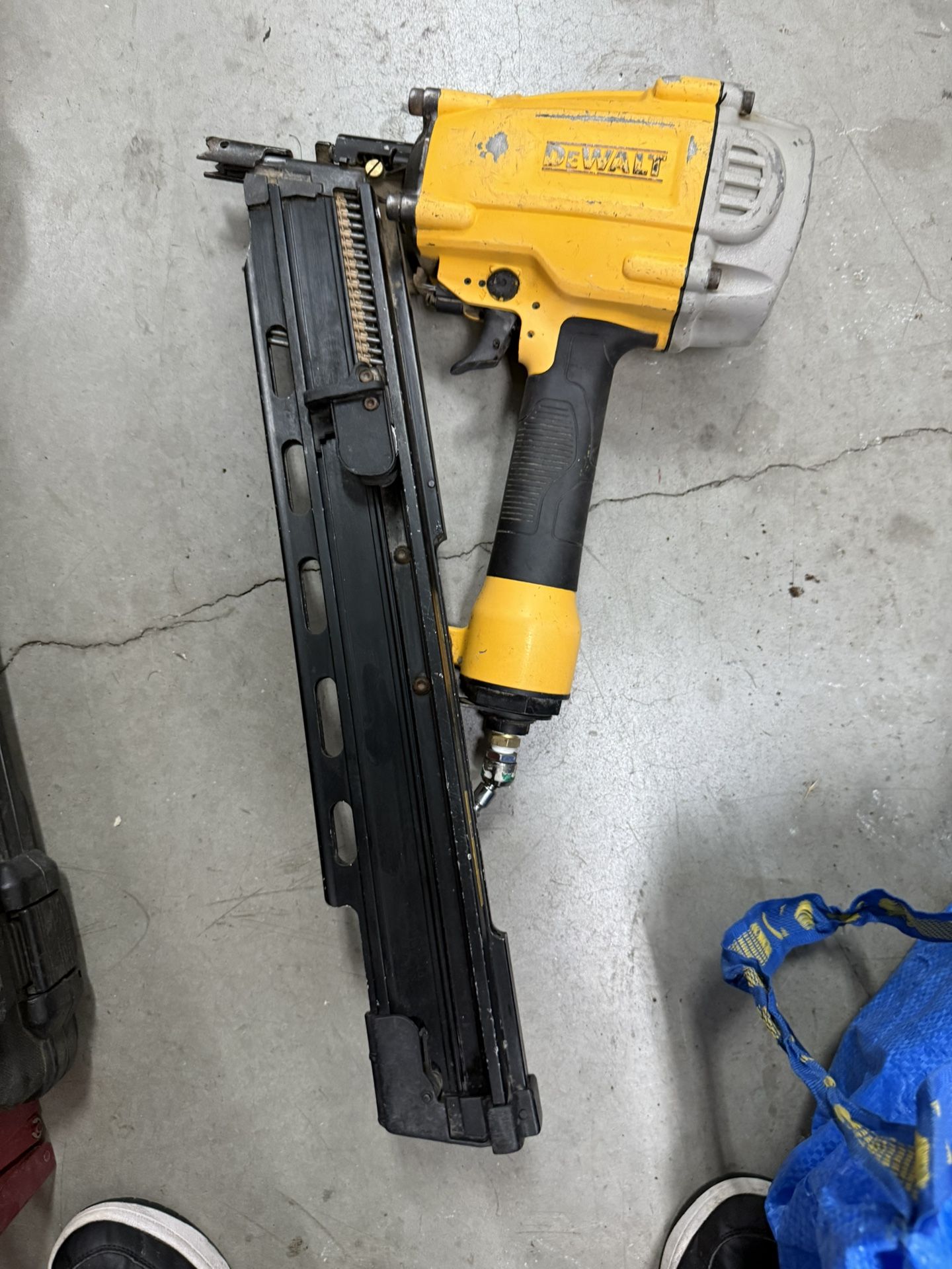 DEWALT NAIL GUN 21’