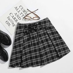 SHEIN Lace Up Front Plaid Pleated Skirt