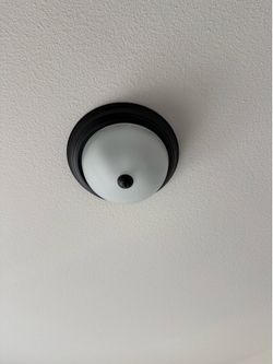 Ceiling light fixture