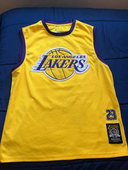 Men’s large Lakers shirt