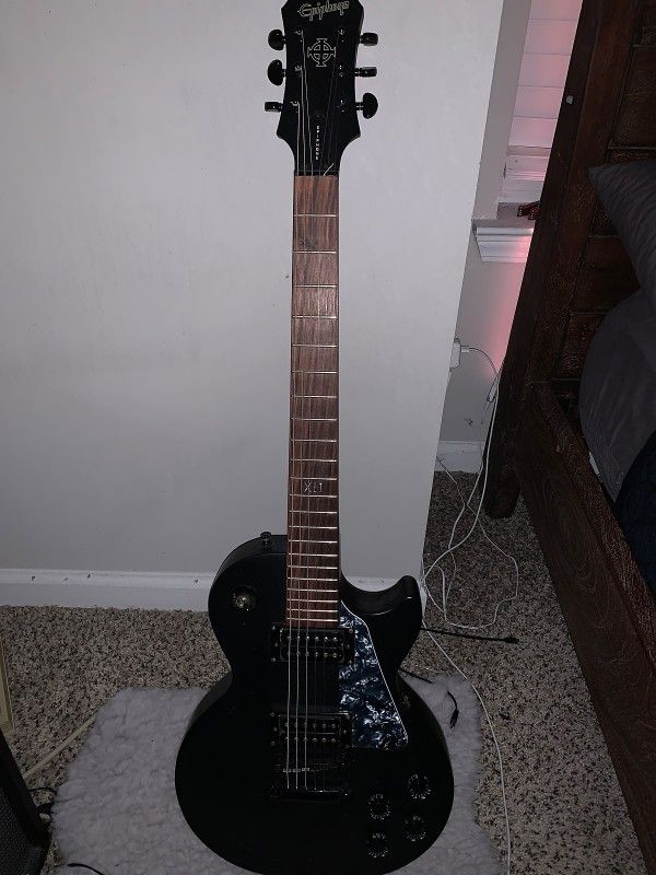 Epiphone Les Paul Goth Guitar W Roadrunner Case