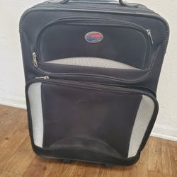 Luggage - Rolling Bag - Suitcase - American Tourister
