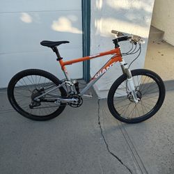 Giant Anthem Medium Mountain Bike