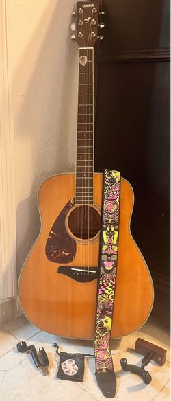 Yamaha Acoustic Guitar
