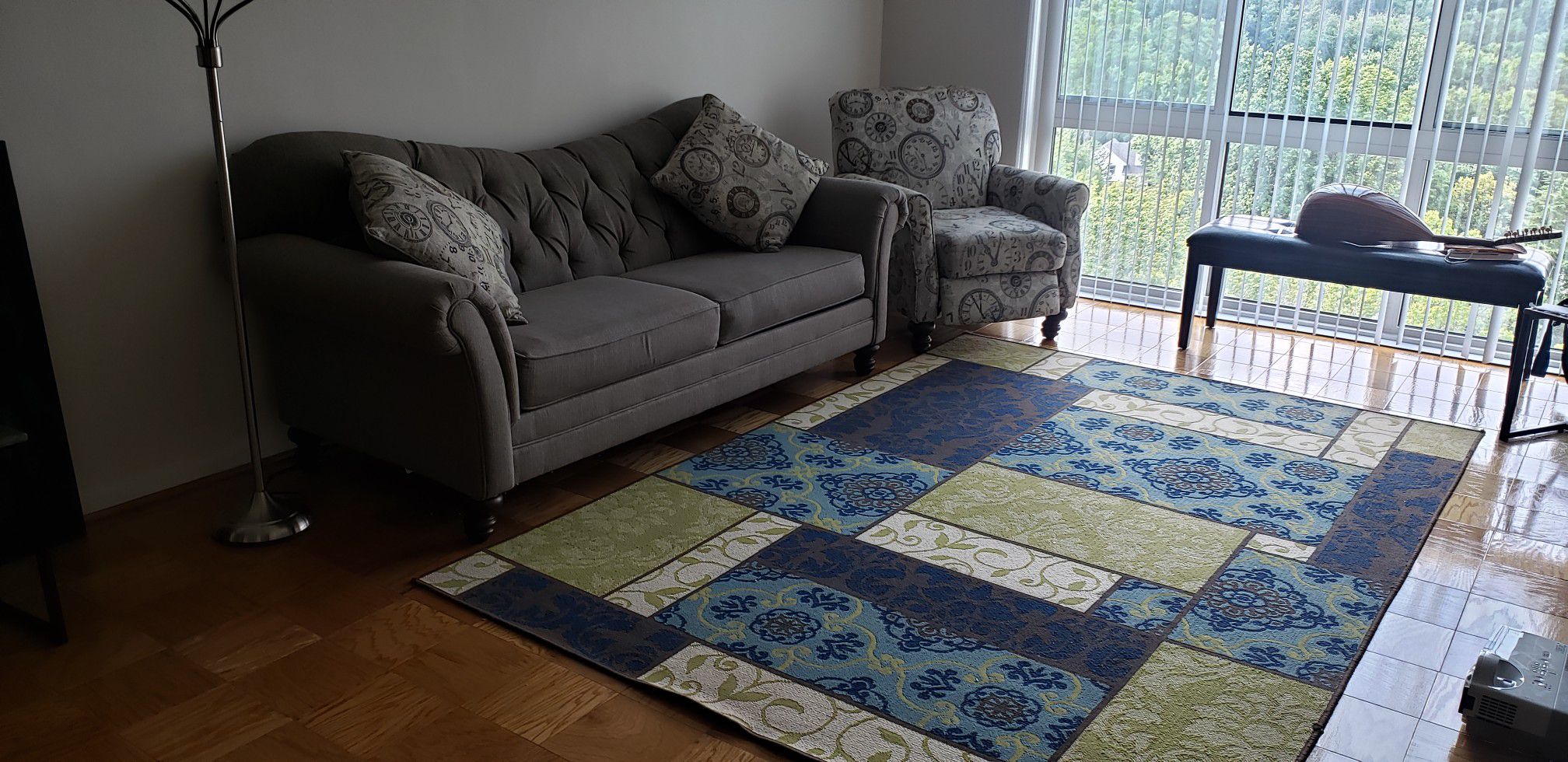 living room set. sofa bed ,reclining chair and carpet set