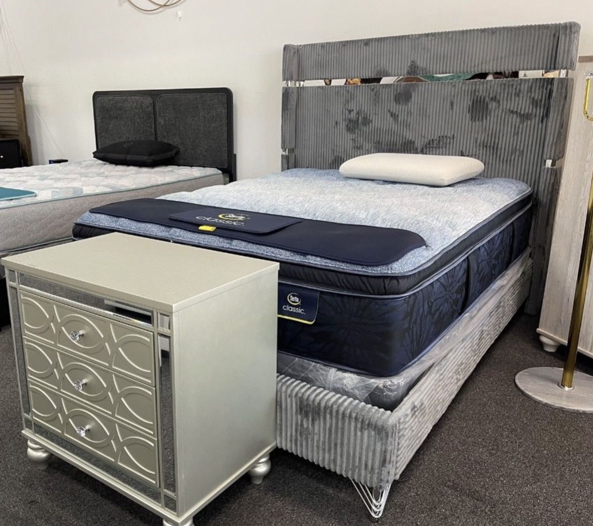 GREY / SILVER Velvet Bed FOR SALE ππ»