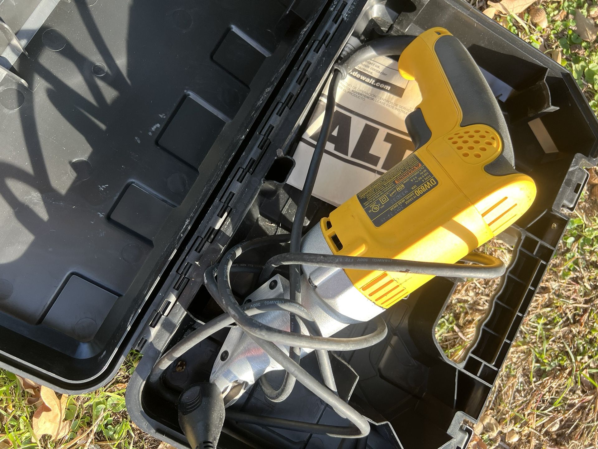 Dewalt DW890 18Ga. Swivel Head Shear