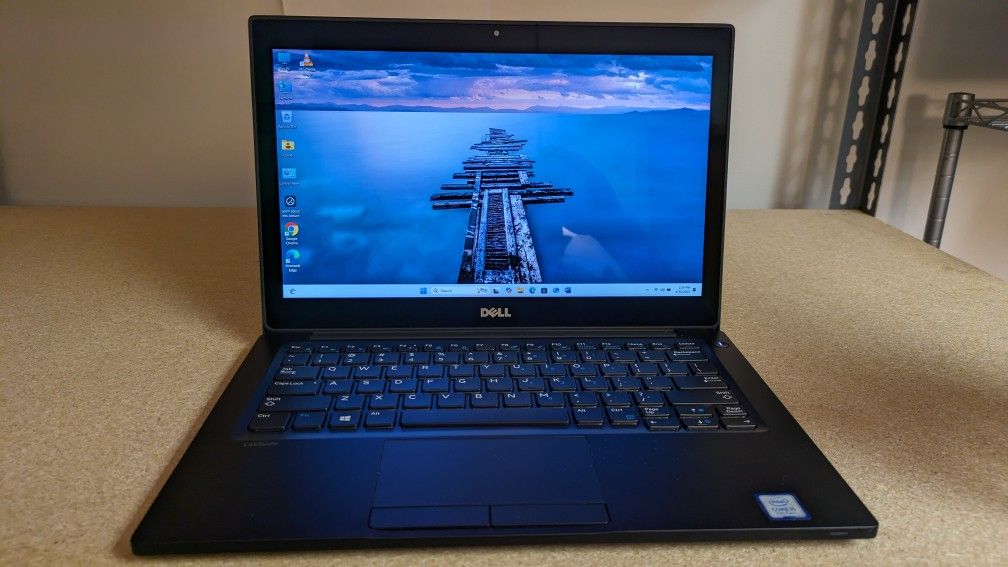 Dell Touchscreen Laptop. 13". i5/ Win 11/ 16gb Ram. 256gb SSD