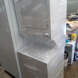 Kenmore Stackable Washer And Gas Dryer 27"W