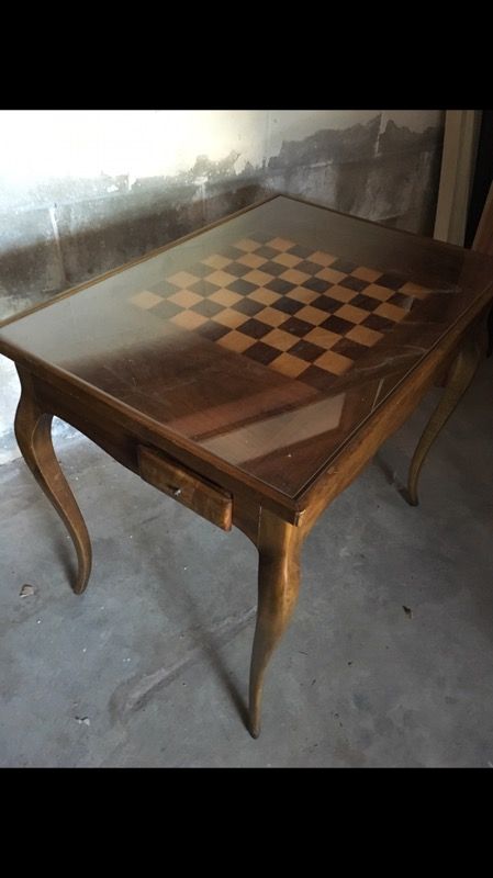 Chess and bagamon table