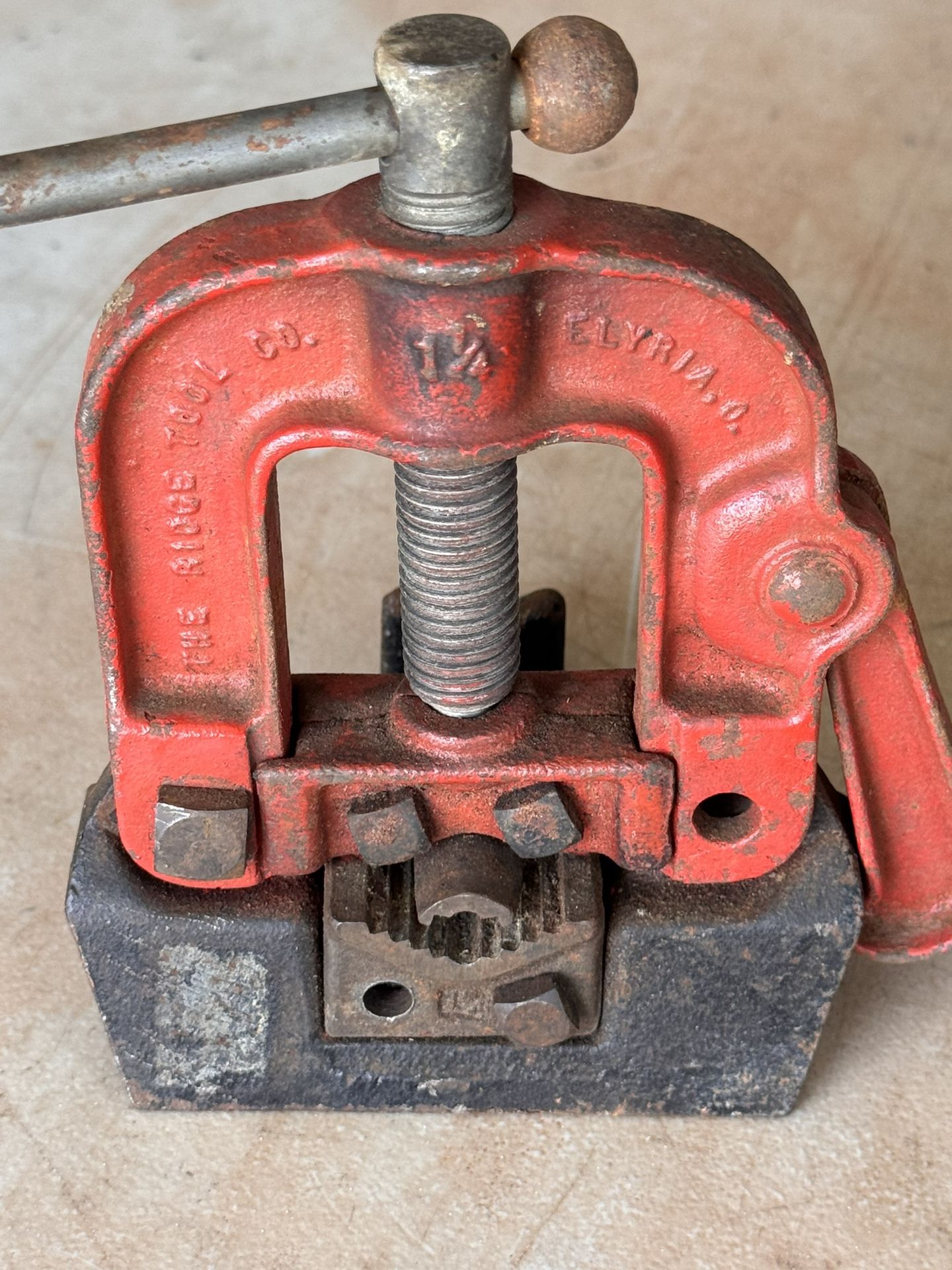 RIGID PIPE VISE (antique)