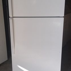 Whirlpool Medium Size Refrigerator 