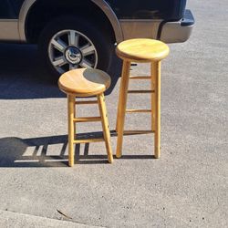 4 Swivel Bar Stools
