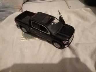 Motormax 1:27 scale 2019 GMC Sierra 1500 Denali Crew Cab Pickup Truck