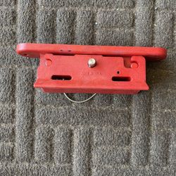 Fire extinguisher mount