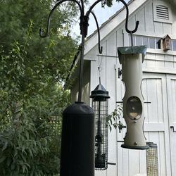 Iron Bird Feeder Stand And (3) Feeders