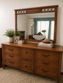 Vintage 5 Piece Thomasville Bedroom Set
