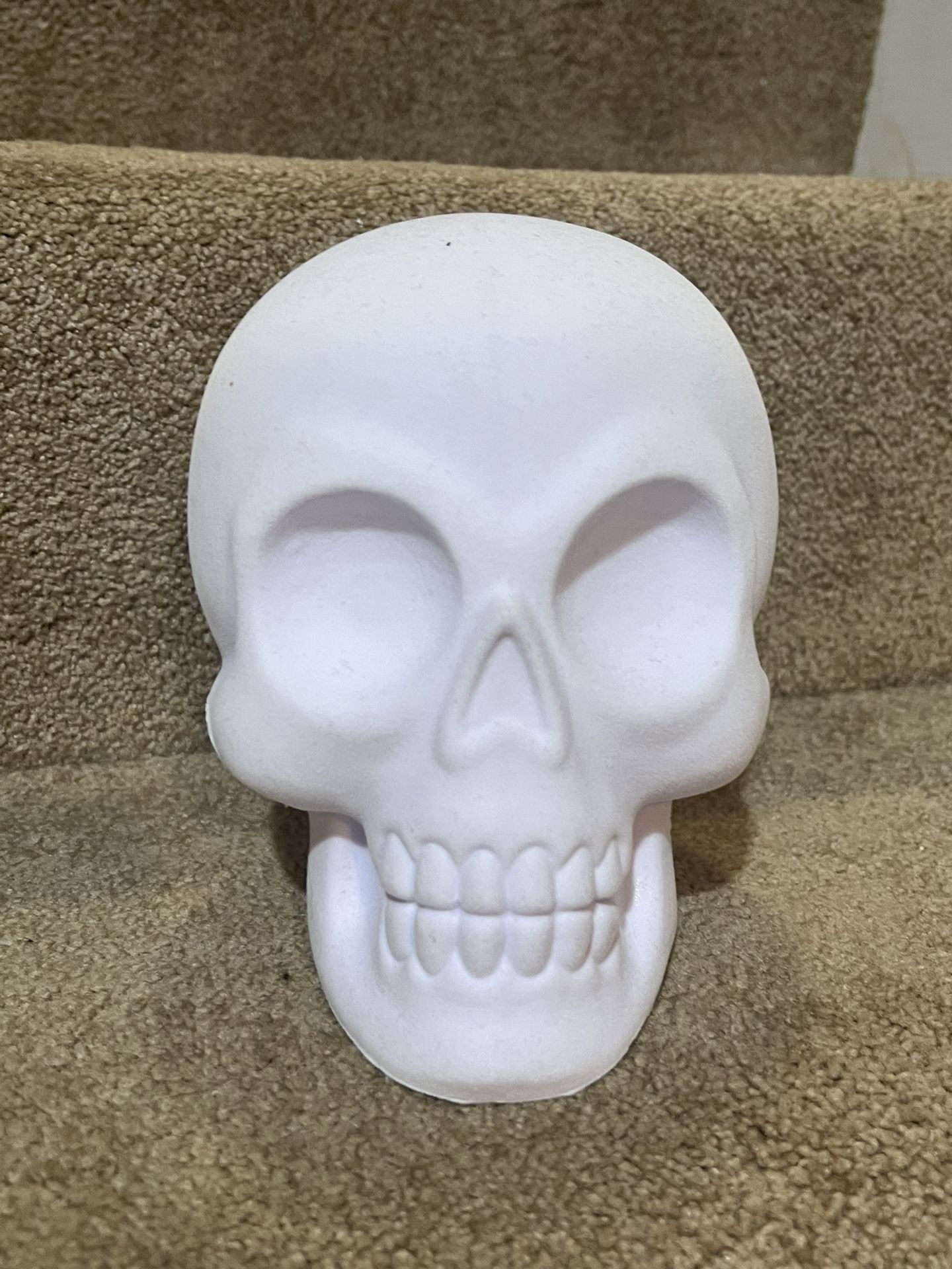 Hyde & eek Flocked 7” Skull head White skeleton New