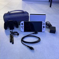 Nintendo switch Oled - with Tomtoc Case