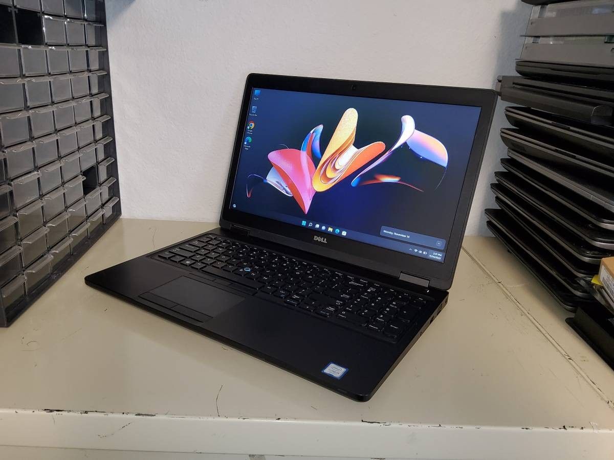 Dell Latitude 5580 15.6 Quad-Core i5-7440HQ 2.9GHz 16GB 256GB SSD Win11