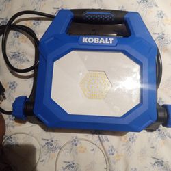 Kobalt 8000 -lumen Led Plug In Portable Light 