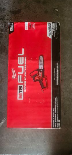 New, Nuevo, 
Milwaukee
M18 FUEL 18V Lithium-Ion Brushless Battery 8 in. HATCHET