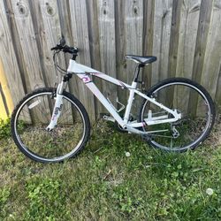 24” WOMENS DIAMONDBACK DEVINE  BIKE