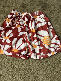 EE SHORTS