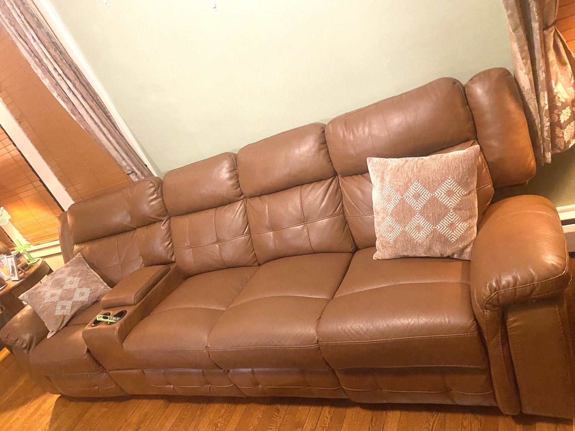 Living Room Sectional Table & Lamps