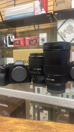 Sony a7R4 with Sony 85mm f1.4 and Sony fe 24-70mm f2.8. Bundle.  Mint condition with original boxes