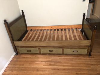Twin bed with drawer or second bed option