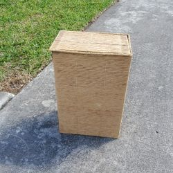 WICKER BASKET WITH LID