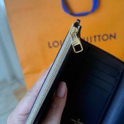 Luxury piece in excellent condition – barely used!