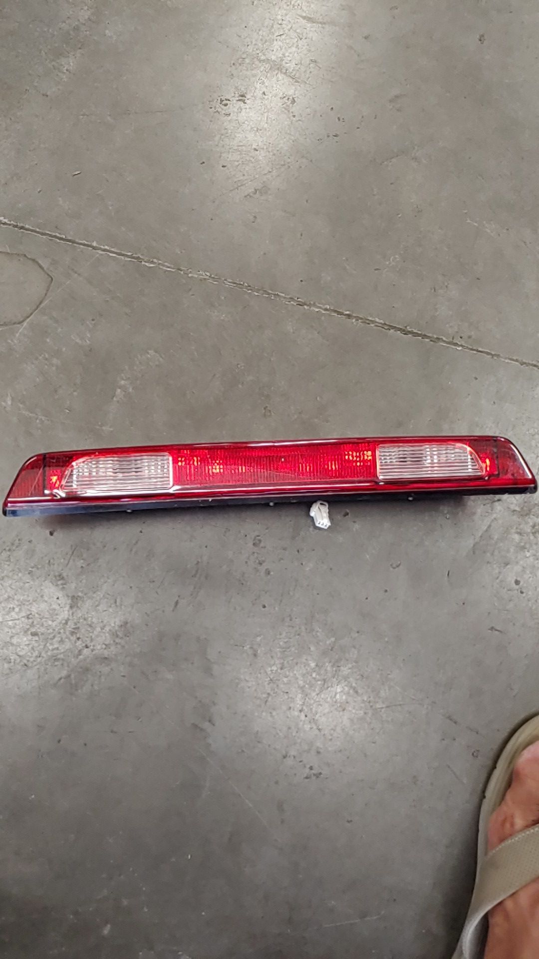 2008 nissan titan 3rd brake light