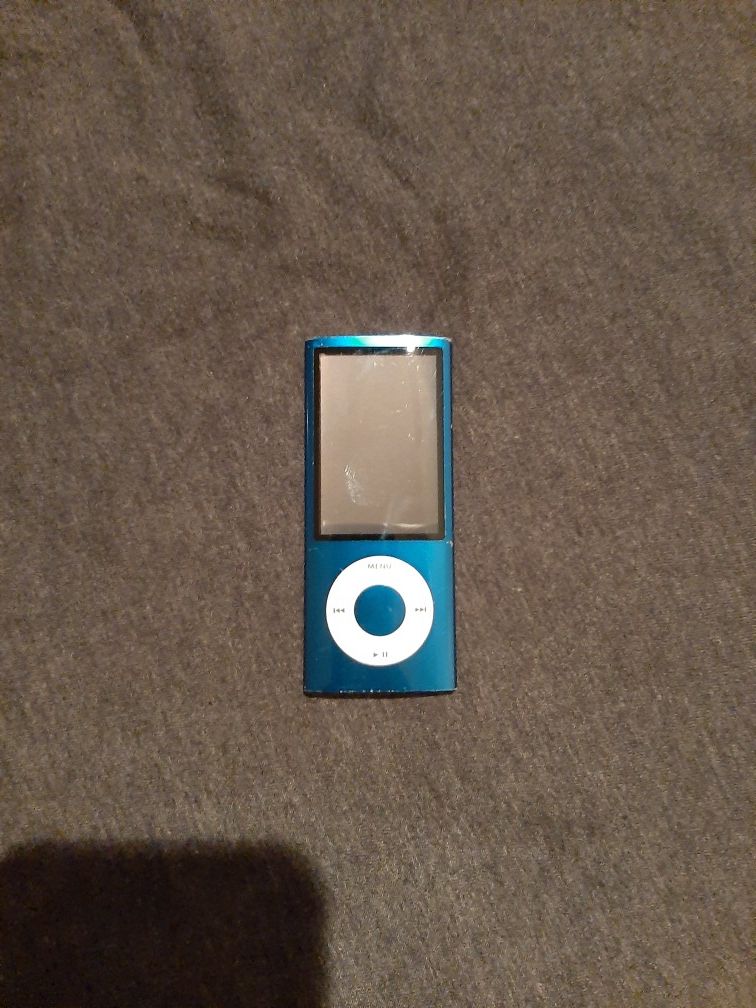Apple iPod Nano 5th gen. 8GB blue W/video camera model A1320