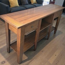 Elegant wood console / entryway/ sofa table w/drawers. 