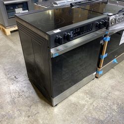 Samsung BESPOKE  NSE6DG8100SR 30 Inch Slide-In Electric Smart Range with 5 Elements