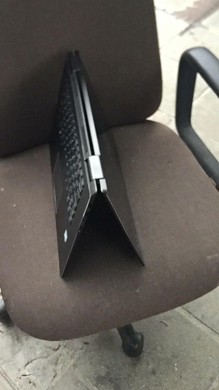 15.6” Lenovo Yoga 2-1 Touchscreen i5 Processor 128gb SSD 8gb Ram Come With Charger Good Condition window 10