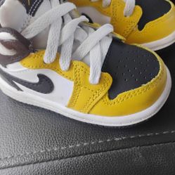 Childrens Nike Jordans Size 4 C 20$ Like New