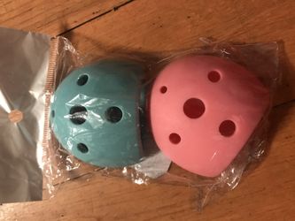 Make up brush cleaners