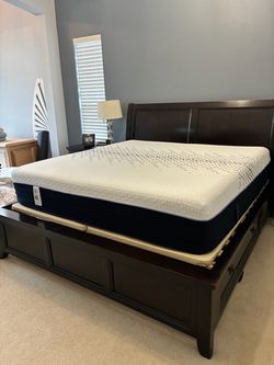 Like New Nectar Classic Hybrid King Mattress
