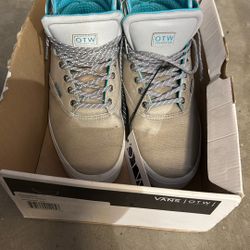 Brand New Vans OTW Collection Size 10 Reflective Grey/white 