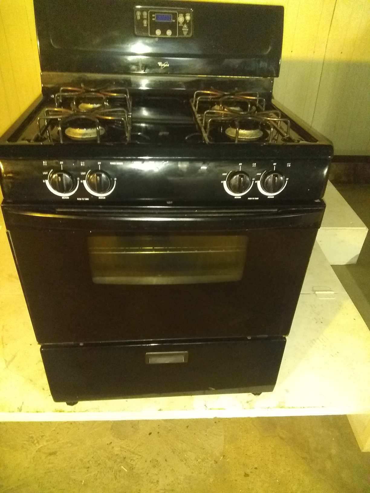 General Electric gas stove four burners