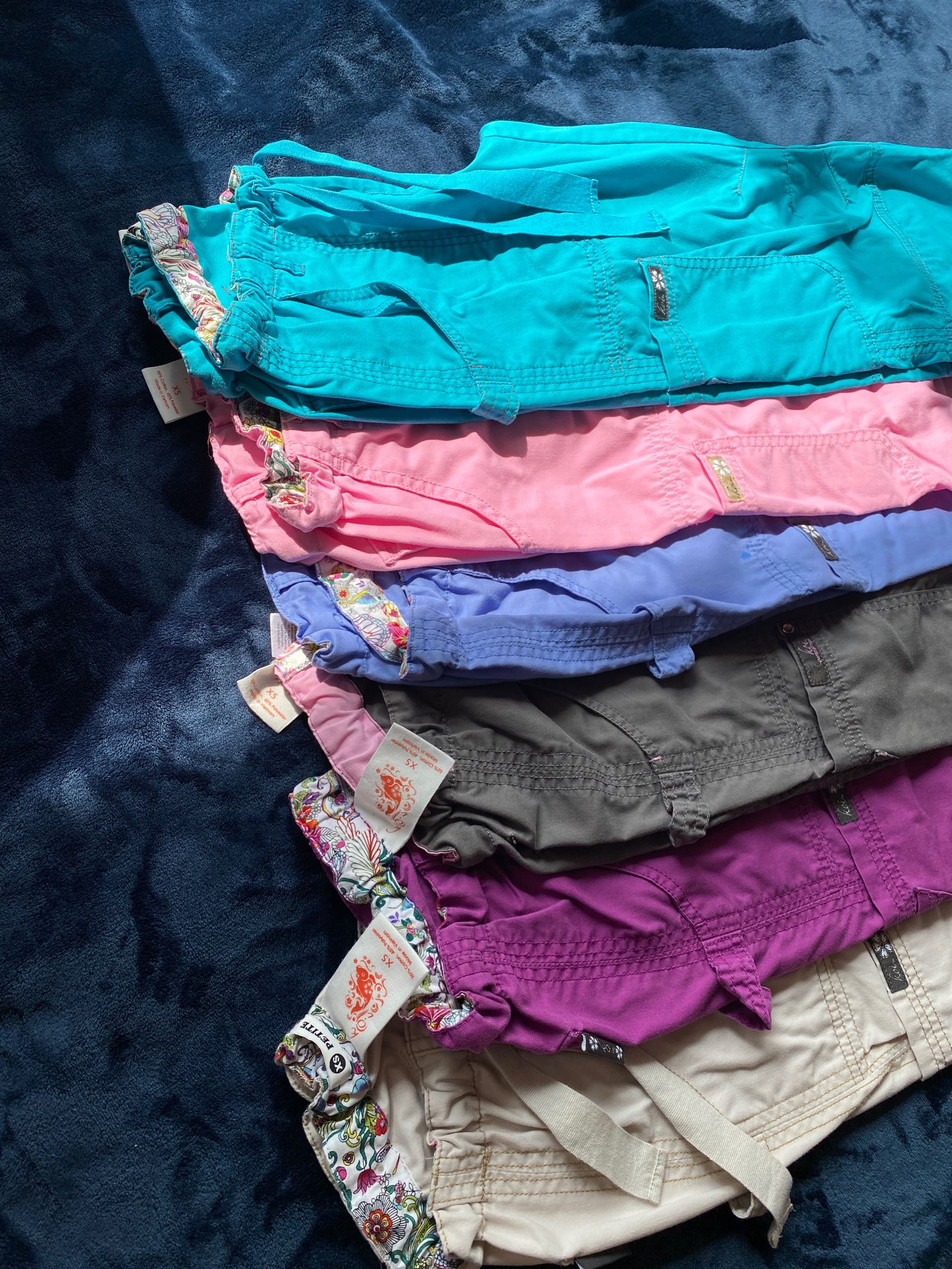 15$ each - Koi xs petite Lyndsay cargo scrubs