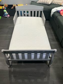 Toddler bed with mattress